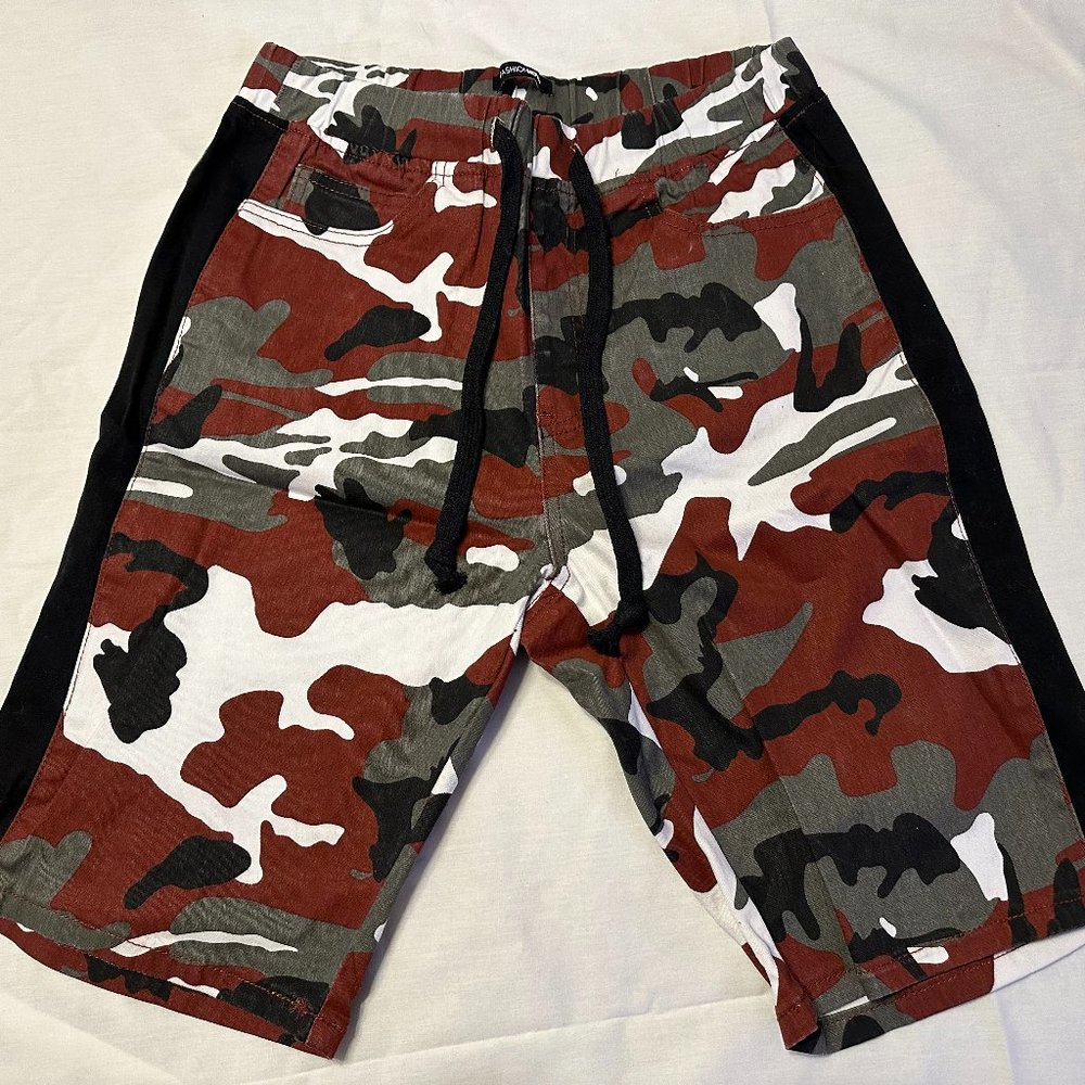 Fashion Nova Men's Red Camouflage Cargo Shorts Small New Unworn